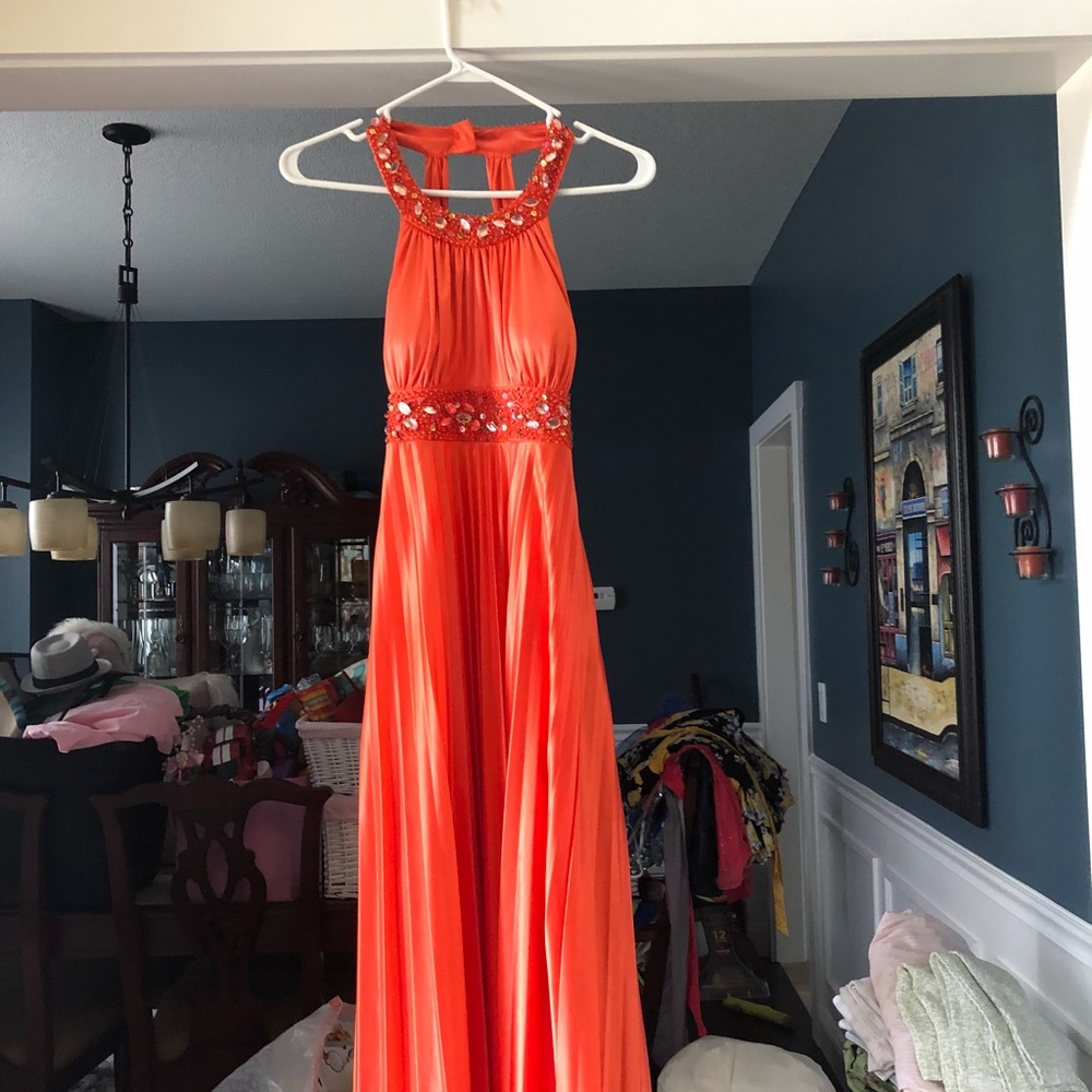 Prom dresses - Picture 4 of 7